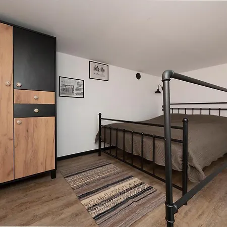 Promised Land - Piotrkowska 37 *