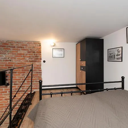 Promised Land - Piotrkowska 37 *