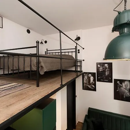 Promised Land - Piotrkowska 37 *