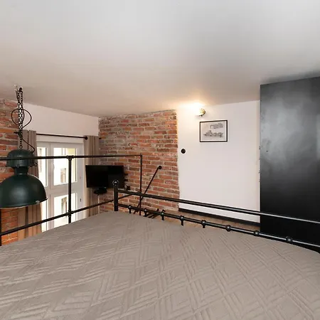 Promised Land - Piotrkowska 37 *