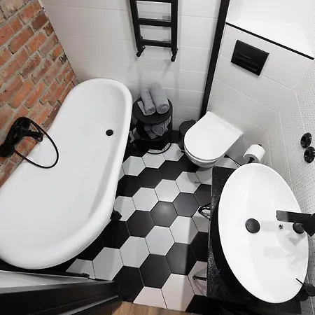 Promised Land - Piotrkowska 37 *