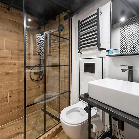 Promised Land - Piotrkowska 37 Lodz