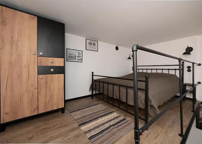 Promised Land - Piotrkowska 37 *