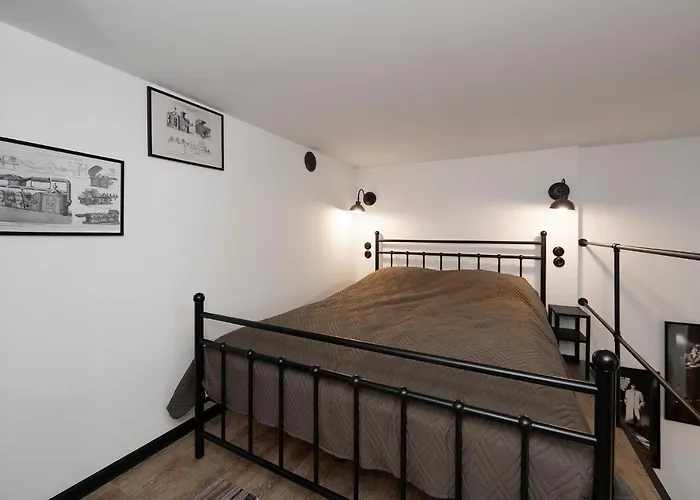 Promised Land - Piotrkowska 37 *