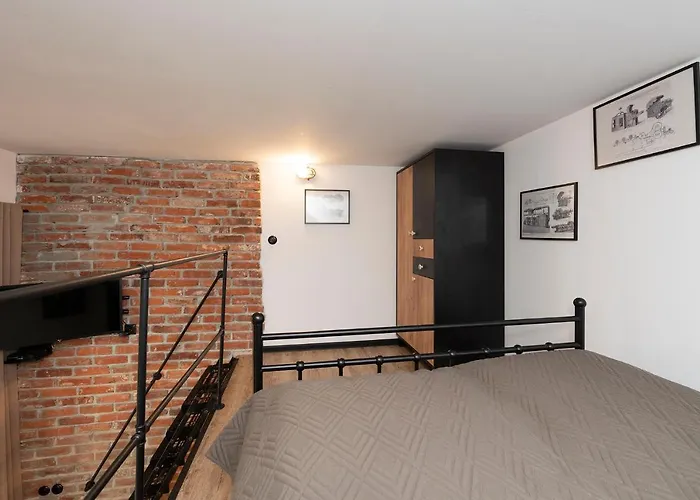 Promised Land - Piotrkowska 37 *