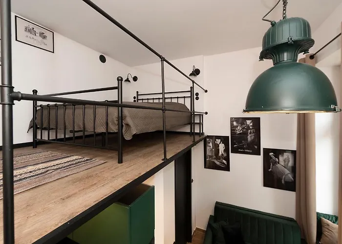 Promised Land - Piotrkowska 37 *