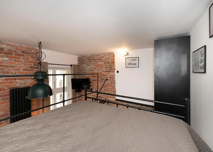 Promised Land - Piotrkowska 37 *