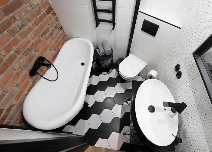 Promised Land - Piotrkowska 37 *