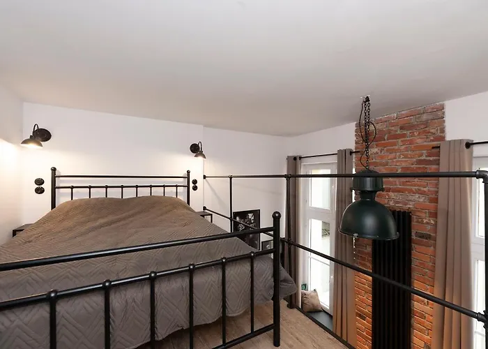 Promised Land - Piotrkowska 37 * Lodž