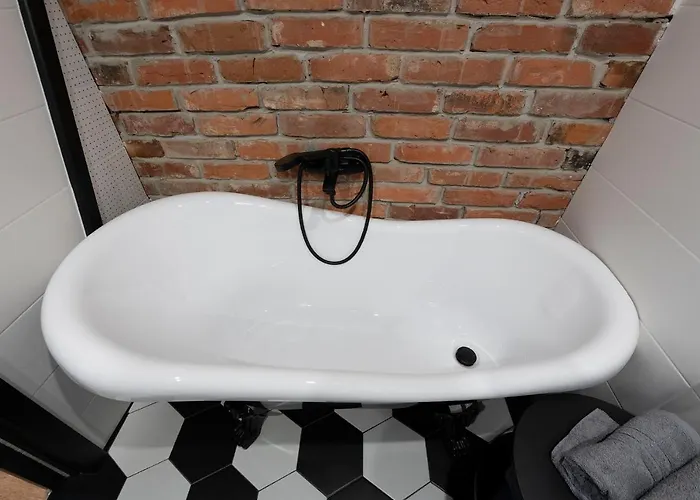 Promised Land - Piotrkowska 37 Łódź