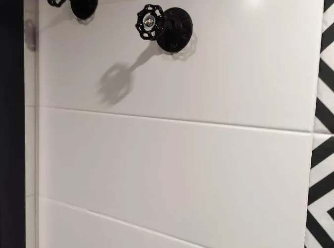 Promised Land - Piotrkowska 37 * Lodž